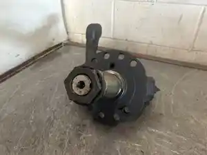 Used 2013 Eaton E-1462i Spindle/Knuckle Image