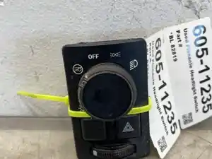 Used 2021 Mack Pinnacle Combination Switch (Stock #605-11235)) Part Image