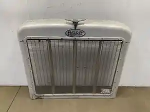Used Peterbilt 379 Grille Image
