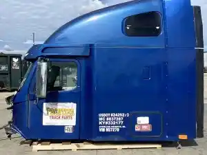 Used 2004 Freightliner CST 120 Cab (Stock #603-11861)) Part Image