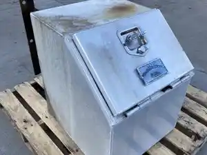 Used 2007 Mack CXN Tool Box (Stock #693-10288)) Part Image