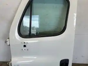 Used 2015 Freightliner Cascadia 125 Door (Stock #606-14062)) Part Image