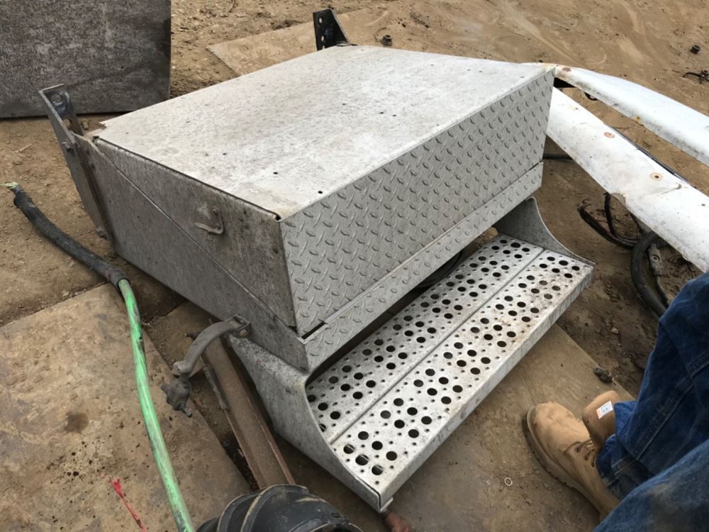 Used 2005 Freightliner COLUMBIA 120 Battery Box for sale Freehold New