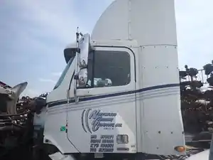 Used 2005 FREIGHTLINER COLUMBIA Cab (Stock #106388)) Part Image