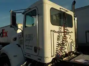 Used 2006 PETERBILT 335 Cab (Stock #106719)) Part Image
