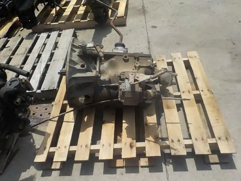 Image 3 of part Used 1989 FULLER FS5005B Transmission Assy