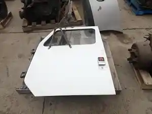 Used 1990 INTERNATIONAL 4600 Door (Stock #107268)) Part Image