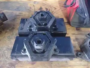 Used 2005 GMC - MEDIUM C7500 Engine Mount Image