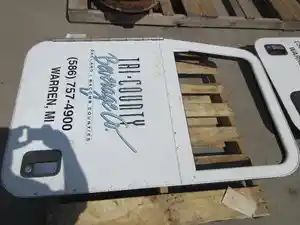 Used 2006 PETERBILT 335 Door (Stock #106557)) Part Image