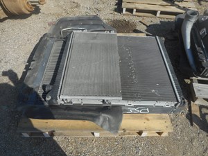 Used 2004 Mack CX Radiator (Stock #RADIATORS-350)) Part Image