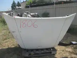 Used 2018 Volvo VNR Hood Image