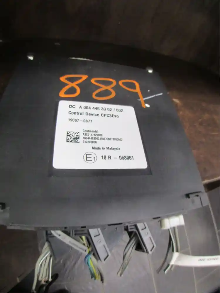  ECM-889 