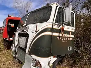 Salvage 1980 Freightliner FL Cabover - U-L4-4 1980 Freightliner Cabover