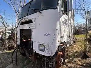 1981 International Cabover Truck for Parts (Stock #U-L4-13C 1981 International Cabover)) Part Image