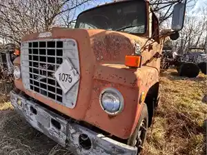 Salvage 1983 Ford L8501 Louisville 101 - 2647