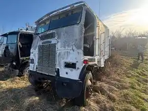 Salvage 1984 Freightliner FL Cabover - U-L4-2 FL FL Cabover 7