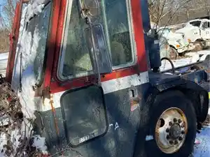 Salvage 1985 Crane Carrier Co. Low Entry (LE2/LD2/LW2/LT2/ST2/SD2) - U-L2-1 CCC Trash Truck