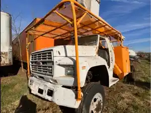 Salvage 1985 Ford F700 - 4025