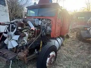 Salvage 1989 Freightliner FLD120 - 3321