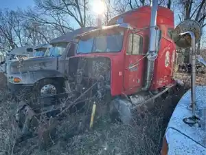 Salvage 1989 Freightliner FLD120 - 4190