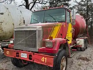 Salvage 1989 White Autocar ACM64 - 4606