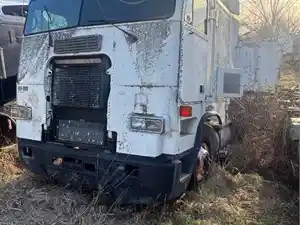 Salvage 1990 Freightliner FL Cabover - U-L4-2 FL FL Cabover 4