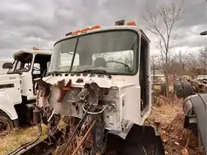 Salvage 1991 Mack CH613 - 3828