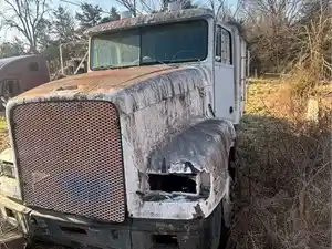 Salvage 1992 Freightliner FLD112 - 2918