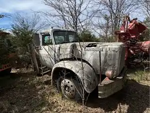 Salvage 1992 Other Other - U-L3-9C Hendrickson Truck