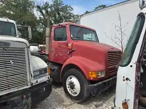 Salvage 1993 International 8100 - 5271