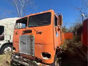 Salvage 1994 Freightliner Cascadia - U-L4-4 FL Cabover 9