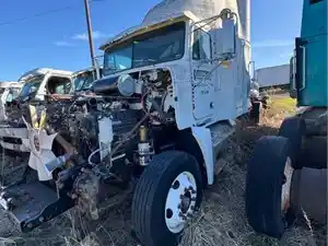 Salvage 1995 Freightliner FLD120 - 3748