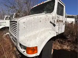 Salvage 1995 International F-8100 - 2738