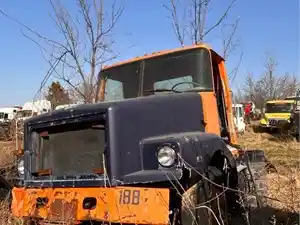 Salvage 1995 White WG - 2781