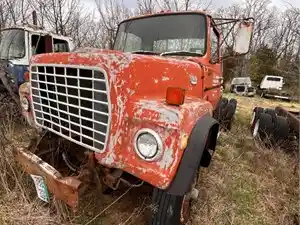Salvage 1996 Ford 9000 - U-L4-18B 1996 Ford 9000