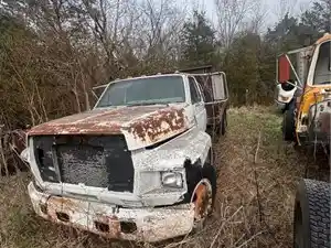 Salvage 1992 Ford F700 - 3437