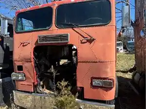 Salvage 1996 Freightliner Cascadia - U-L4-4 1996 Freightliner Cascadia