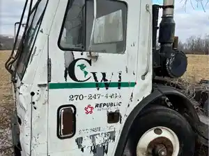 Salvage 1996 Mack LE613 - U-L1-8A 1996 MA LE 613