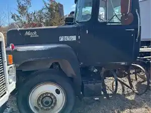 Salvage 1986 Mack R688ST - 4469