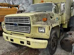Salvage 1997 Ford F800 - U-L1-8A 90s Ford F800