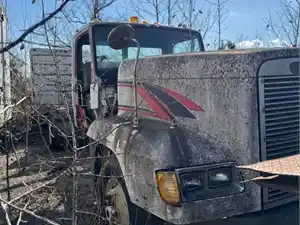 Salvage 1997 Freightliner FL80 - U-L1-7