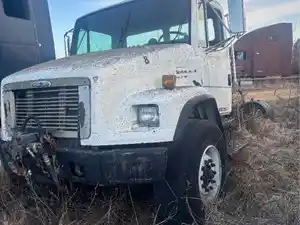 Salvage 1997 Freightliner FL80 - 4718