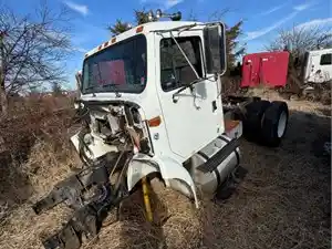 Salvage 1997 International 8100 - 5052