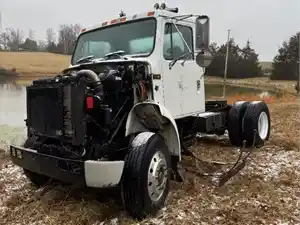 Salvage 1997 International 8100 - LT17