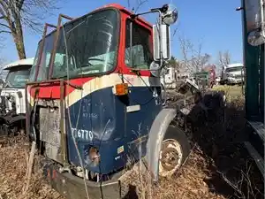 Salvage 1997 Volvo WX Xpeditor - 2485
