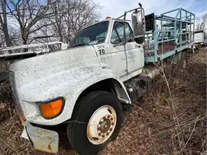 Salvage 1998 Ford F700 - 4965