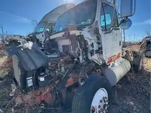 Salvage 1998 Ford L8513 Louisville 113 - 3822