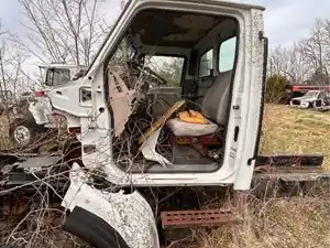Salvage 1998 Ford LT8513 Louisville 113 - 3381