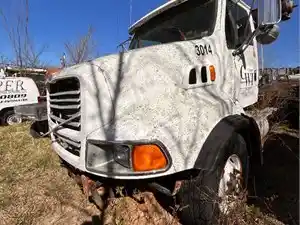 Salvage 1998 Ford LT9513 LOUISVILLE 113 - 3521