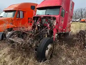 Salvage 1998 Freightliner CLASSIC XL - 3376
